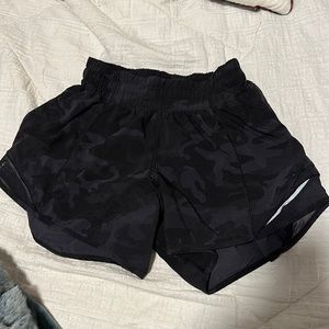 Heritage 365 Camo Deep Coal Multi/Black Lululemon shorts!!